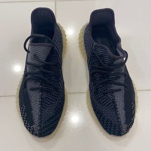 AUTHENTIC Yeezy 350 v2 boost carbon - Size 11